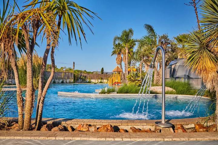 Camping pour 8 personnes, avec terrasse et piscine à Torreilles - 3