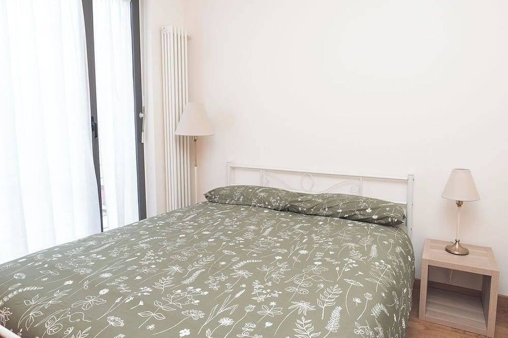 Apartamento entero, The vineyard tower in Alba, Langhe