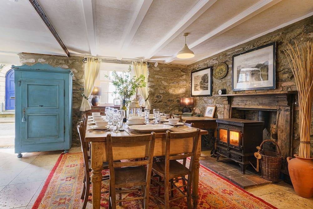 Lovely spacious quayside detached holiday house. Dog friendly. Sleeps 12 in Fishguard, Pembrokeshire
