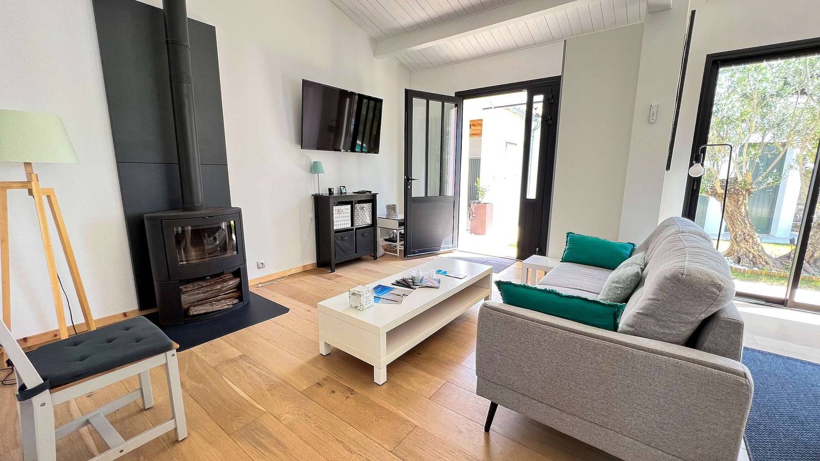 Appartement de vacances entier, Superbe villa avec piscine au cœur du village in La Flotte, Île de Ré