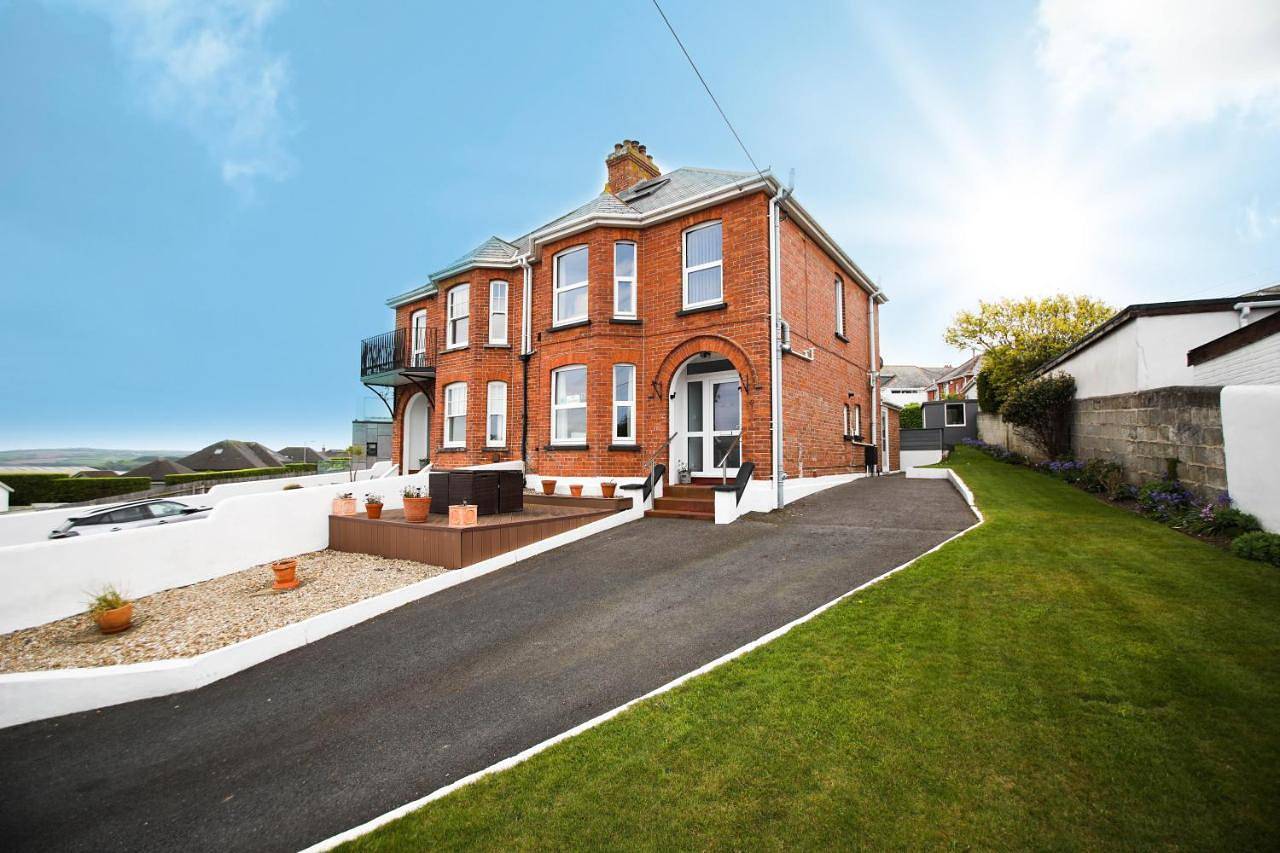No 10 Treverbyn Road B & B in Padstow, Cornwall