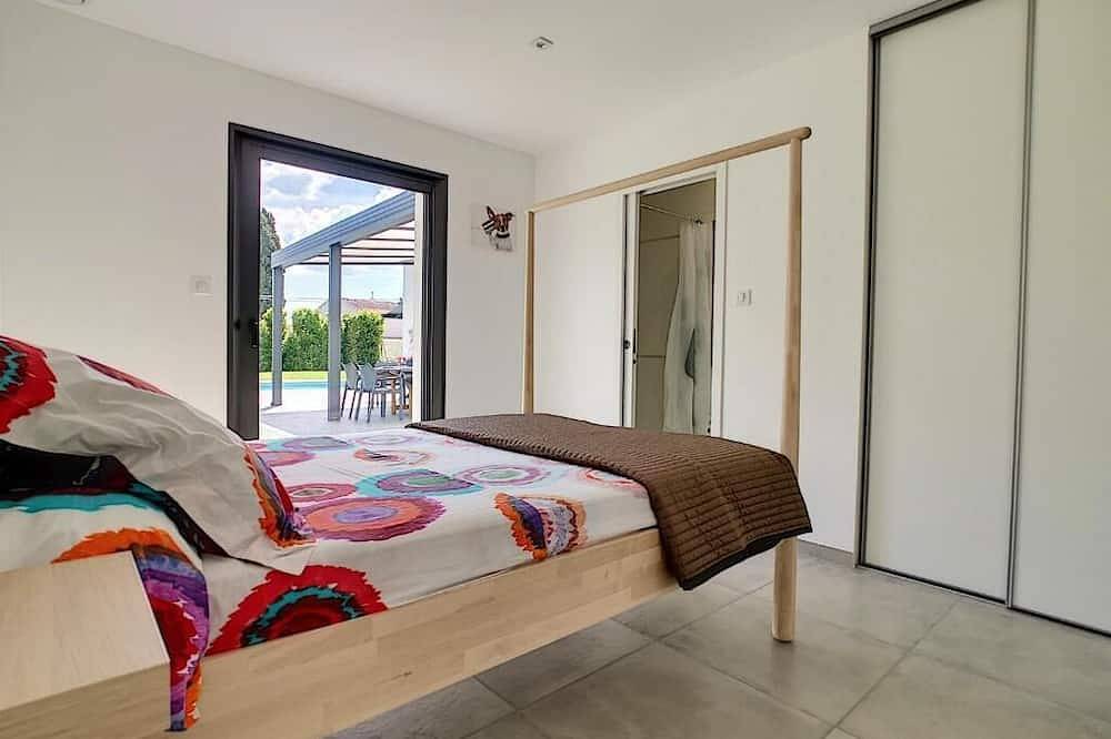 Villa in Provence with private pool + terraces in Cabannes, Arles region