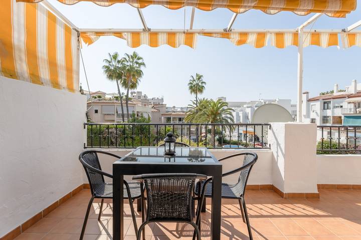 Ganze Wohnung, Apartamento "Alcazaba Zona Parador" in Strandnähe mit Terrasse und Gemeinschaftspool in Playa Carabeíllo, Nerja