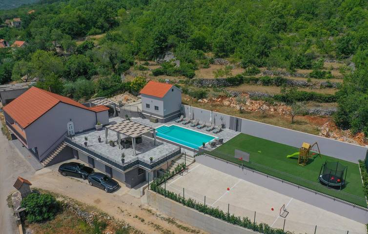 Feriehus for 10 personer med terrasse in Imotski, Makarska Riviera