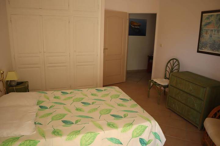 Location de vacances pour 6 personnes, avec terrasse ainsi que jardin et piscine à Pujaut - 4