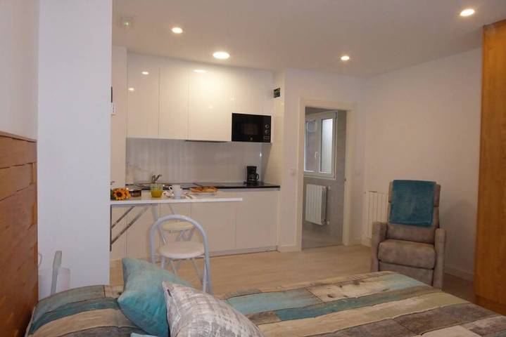 Entire apartment, Cozy Apartment with Balcony, WiFi & Kitchen 800m from City Center in Soba, Cordillera Cantábrica