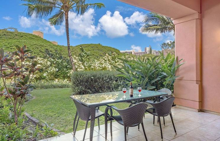 Vacation rental for 4 people, with garden and pool as well as terrace and hot tub in Kaanapali