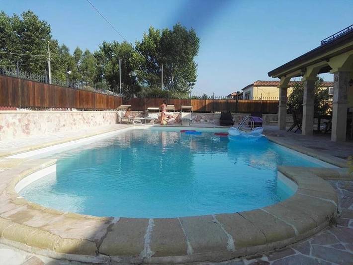 Villa für 13 Personen, mit Balkon und Whirlpool sowie Terrasse und Kinderpool in Mondragone