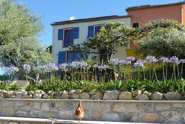 Gîte pour 5 personnes, avec jardin et terrasse, animaux acceptés à Tourrettes