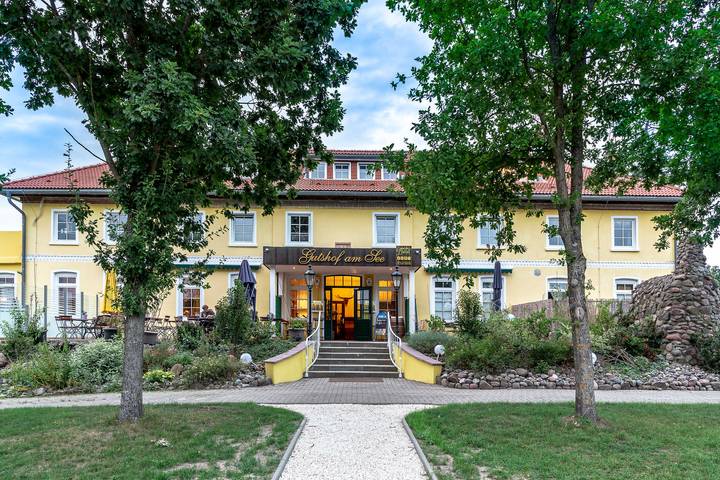Ferienwohnung für 6 Personen, mit Balkon und Seeblick, mit Haustier