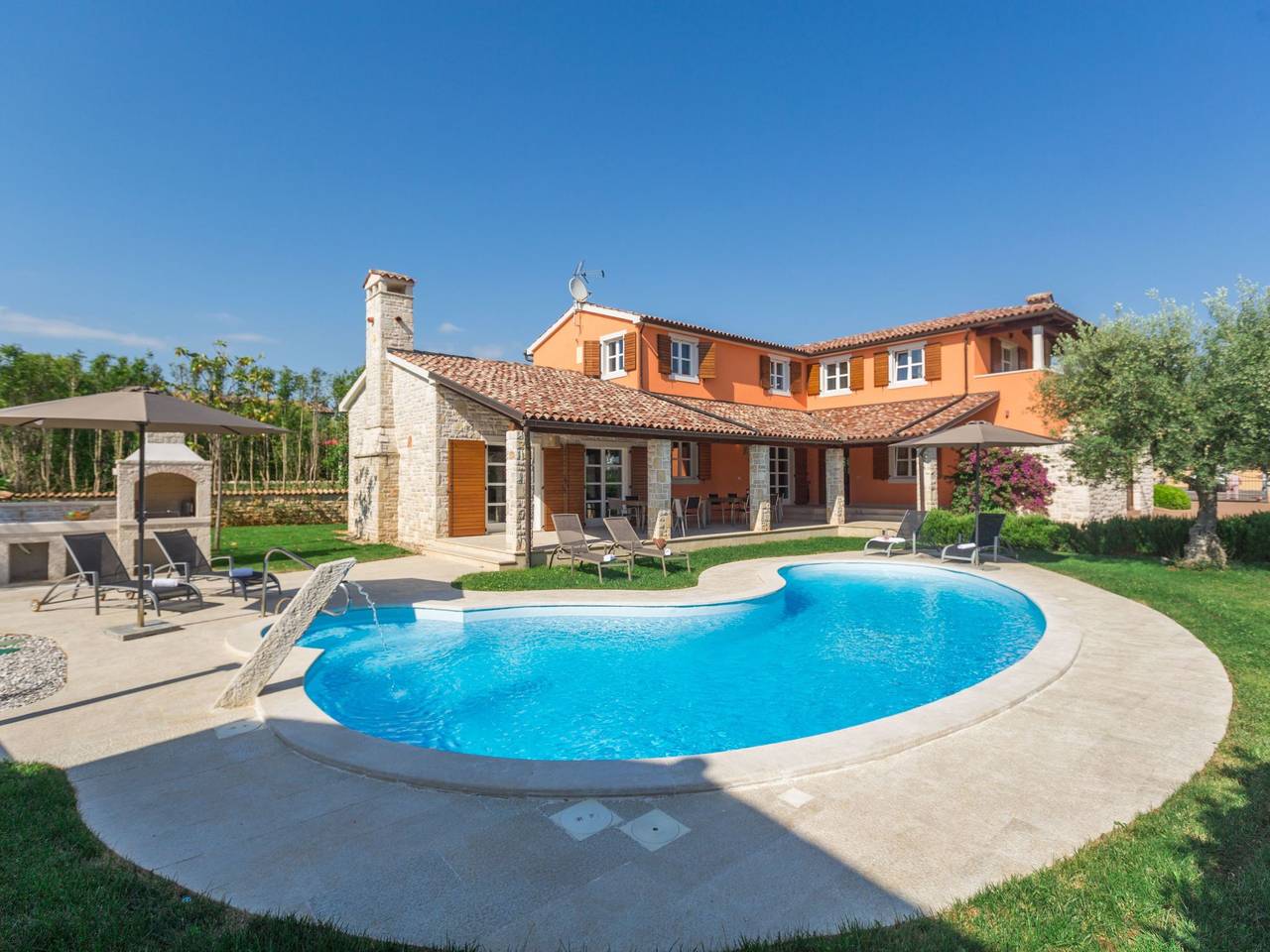 Ganz tolle Villa bis 12 Personen mit vielen Extras in Kastelir, Općina Kaštelir - Labinci