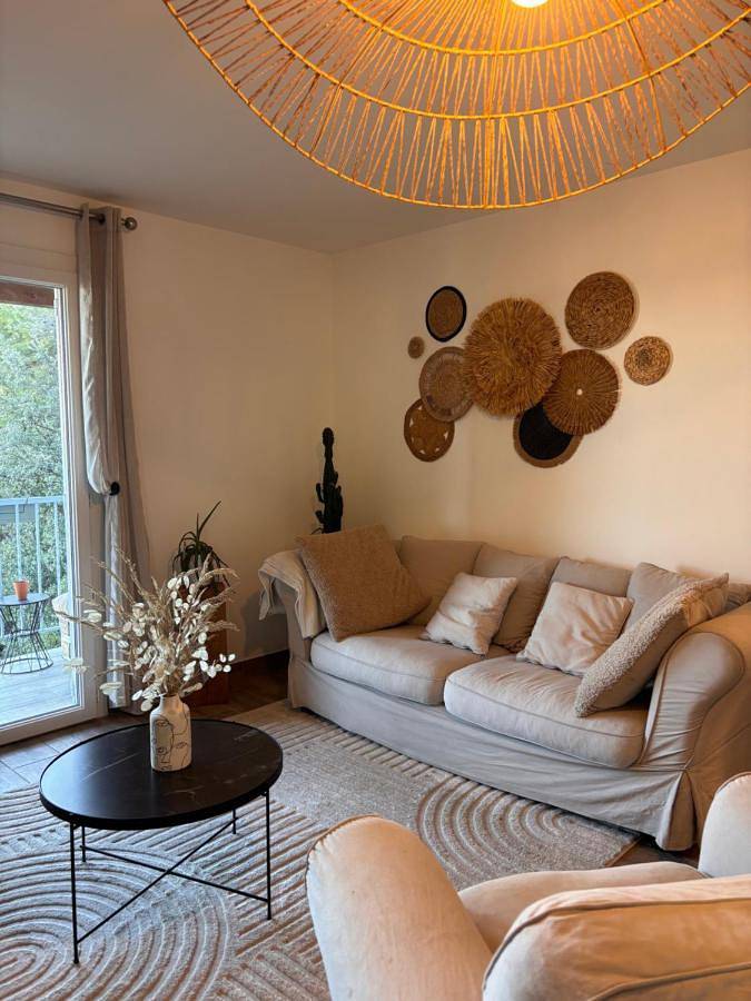 Appartement entier, One-Bedroom Apartment in Sainte-Tulle, Parc naturel régional du Luberon