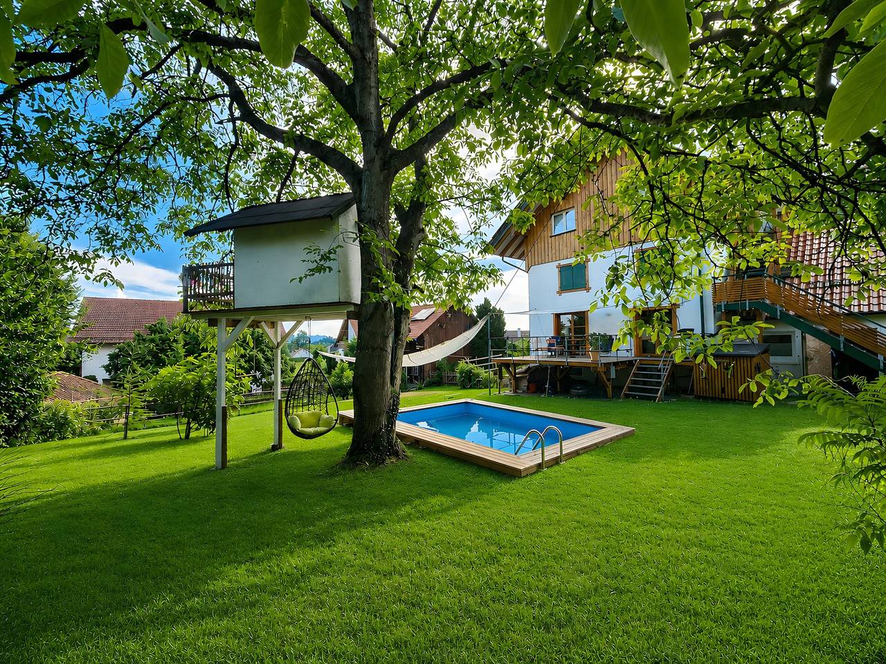 Ganze Wohnung, Jacklis Haus anno 1657 - Öko Ferienwohnung mit Bergsicht, großem Garten & Pool in Bodolz, Bayerisch Schwaben