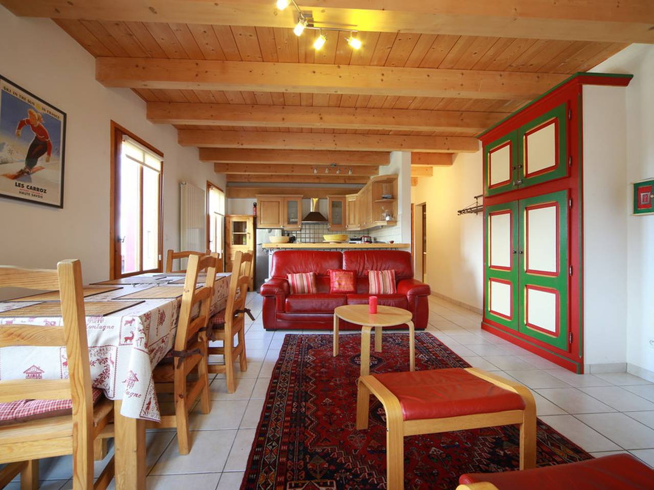 Entire apartment, 4pièces 7pers rénové : Wifi, cheminée face au  ski bus in Les Carroz, Arâches-la-Frasse