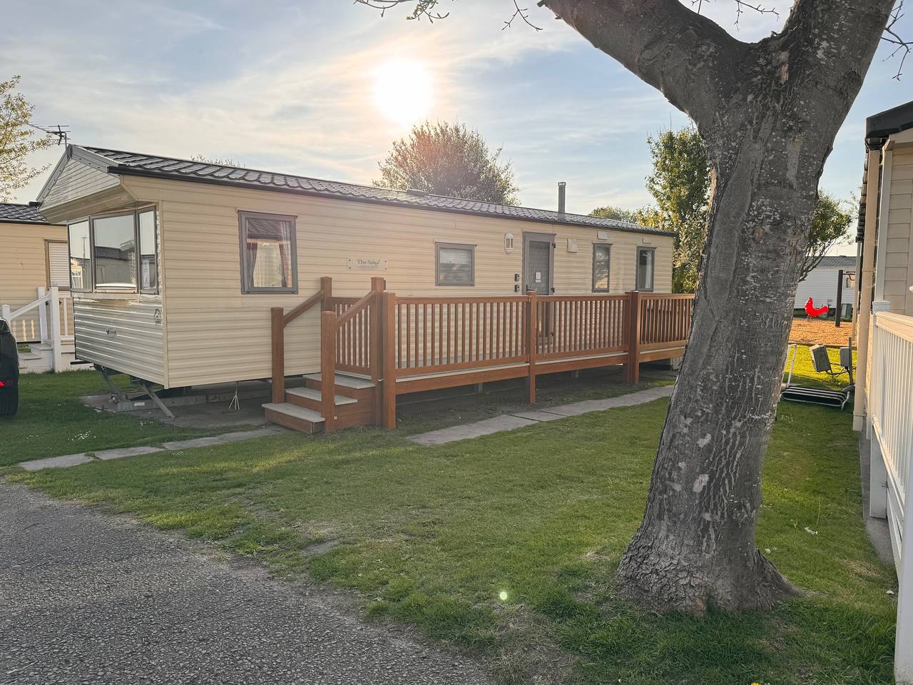 3 bedroom, side gated decking, Wifi, pets welcome in Towyn, Conwy region