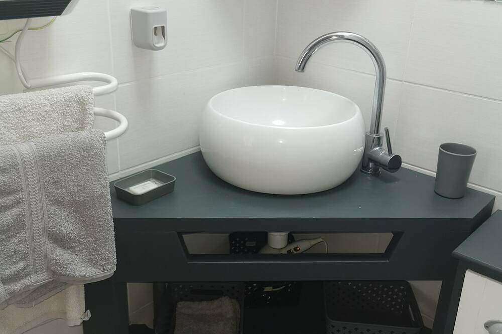 Fully equipped vacation home with private pool 10min from the ocean in Le Porge, Médoc Regional Natural Park
