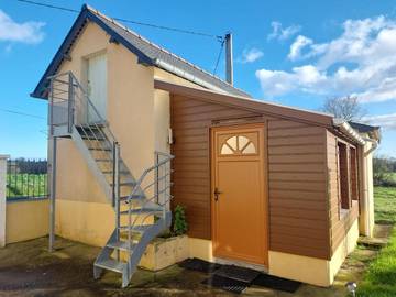 Gîte pour 2 personnes, avec jardin ainsi que terrasse et vue à Guer