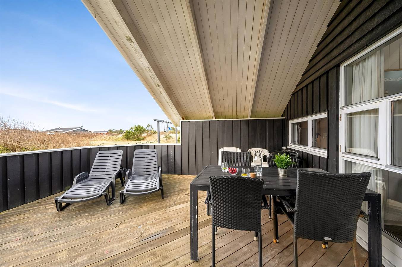 Beautiful home in Hvide Sande w/ Wifi, 4 Bedrooms and Sauna in Nørre Lyngvig, Hvide Sande