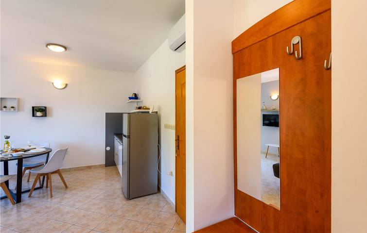 Ganze Ferienwohnung, Reizendes Apartment mit Meerblick, Pool, Terrasse und Küche – 1 km vom Strand entfernt in Klek, Dubrovnik-Neretva