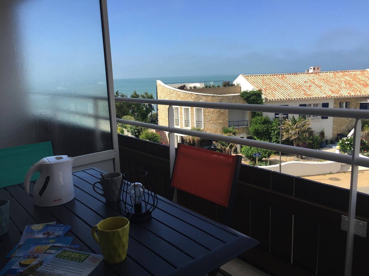 Entire apartment, Renovated beachfront apartment with balcony and parking in Jard-sur-Mer in Jard-sur-Mer, Vendée