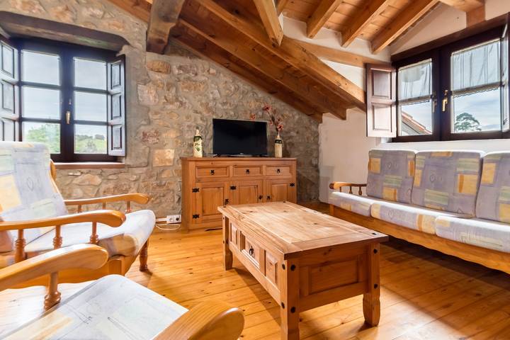 Casa Rural Perullé con fabulosas vistas a la montaña in La Revilla, San Vicente de la Barquera