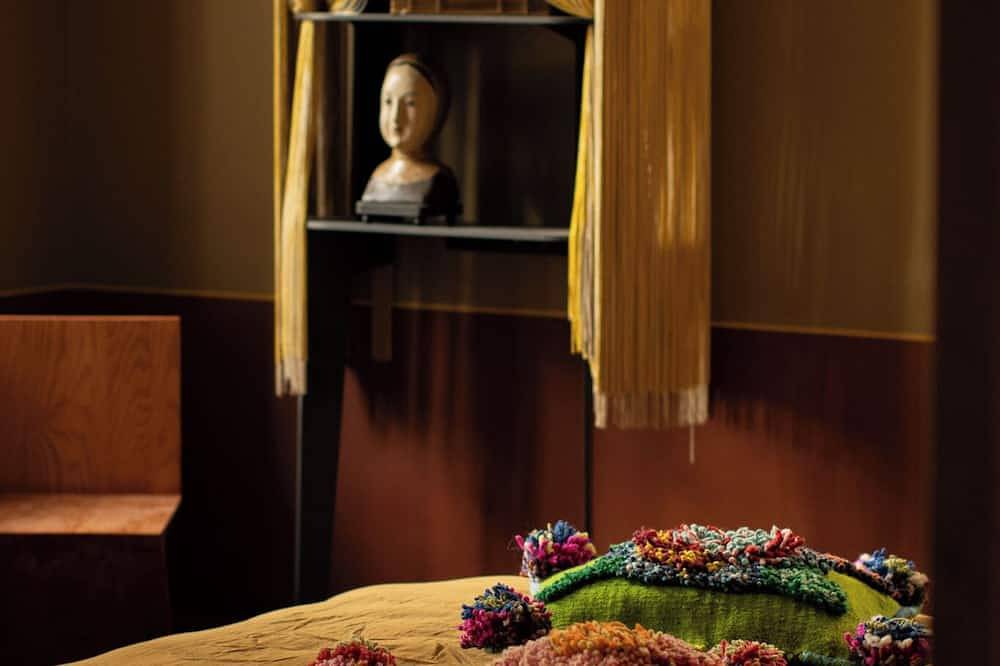 La Maison - Grignan Village-center house ideal for groups. in Grignan, Nyons und Umgebung