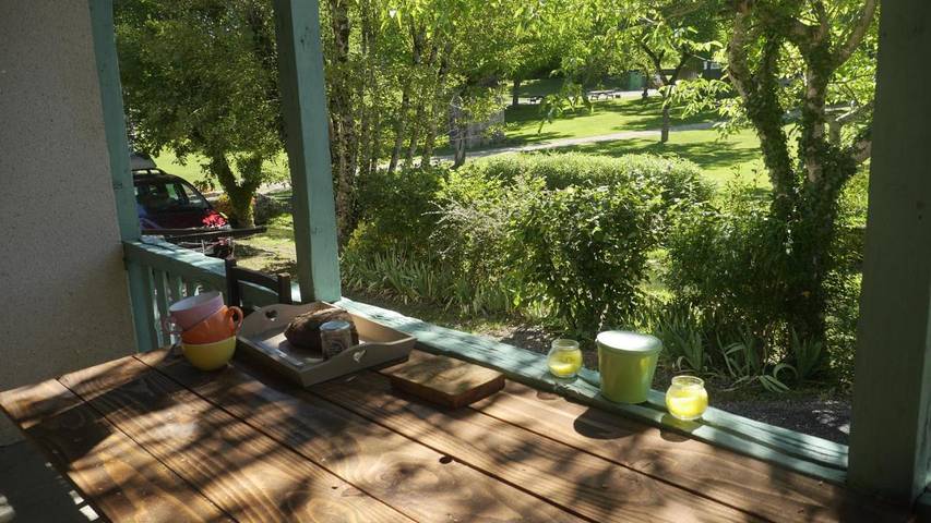 Location de vacances pour 4 personnes, avec terrasse à Rudelle