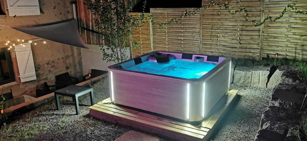 Location de vacances pour 7 personnes, avec Jacuzzi et Terrasse ainsi que Jardin et Vue à Provenchères-sur-Fave
