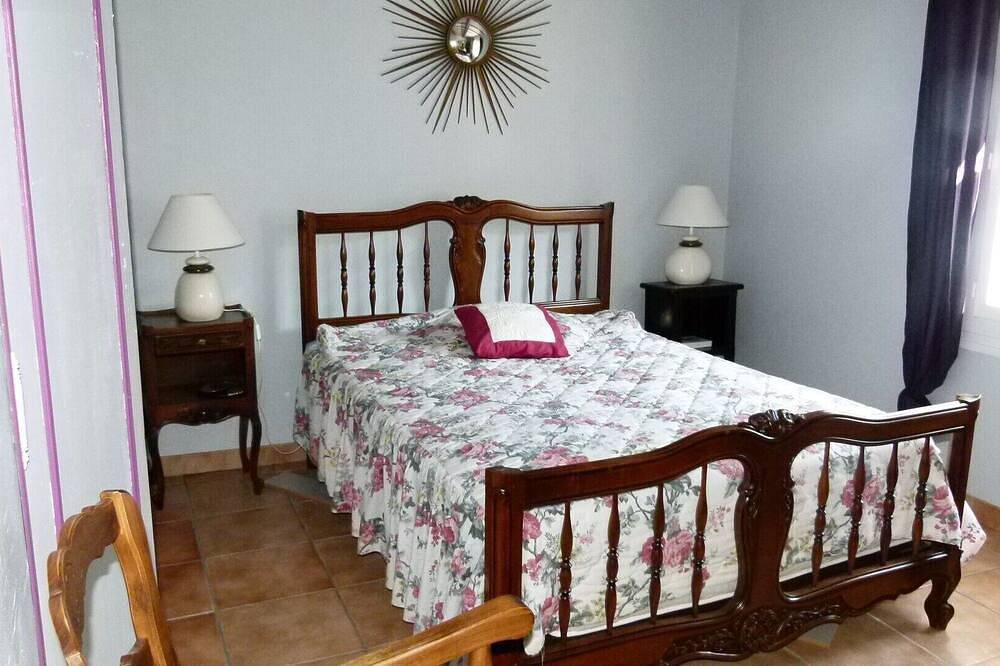* September sale * Comfortable villa, 1300 m2 of fenced and wooded land in Cheval-Blanc, Parc naturel régional du Luberon