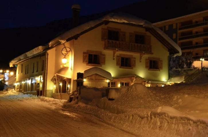 Chambre d’hôte pour 2 personnes, avec terrasse ainsi que jacuzzi et sauna dans l' Ain - 3