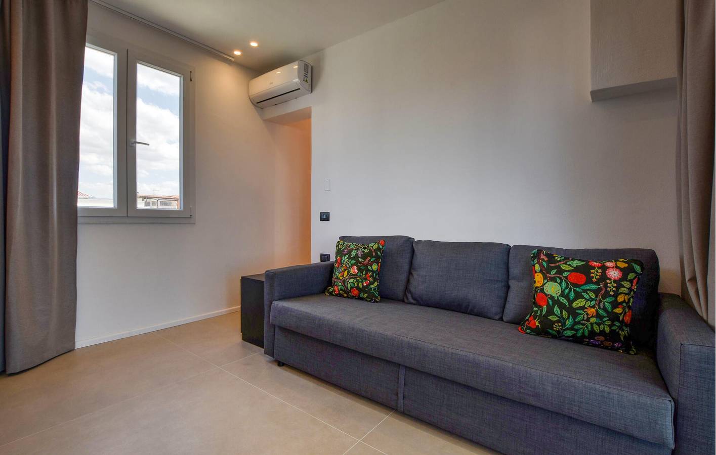 Ganze Ferienwohnung, Riverside Rückzugsort: A/C, Terrasse, Küche, Parkplatz in Trappeto, Palermo Provinz