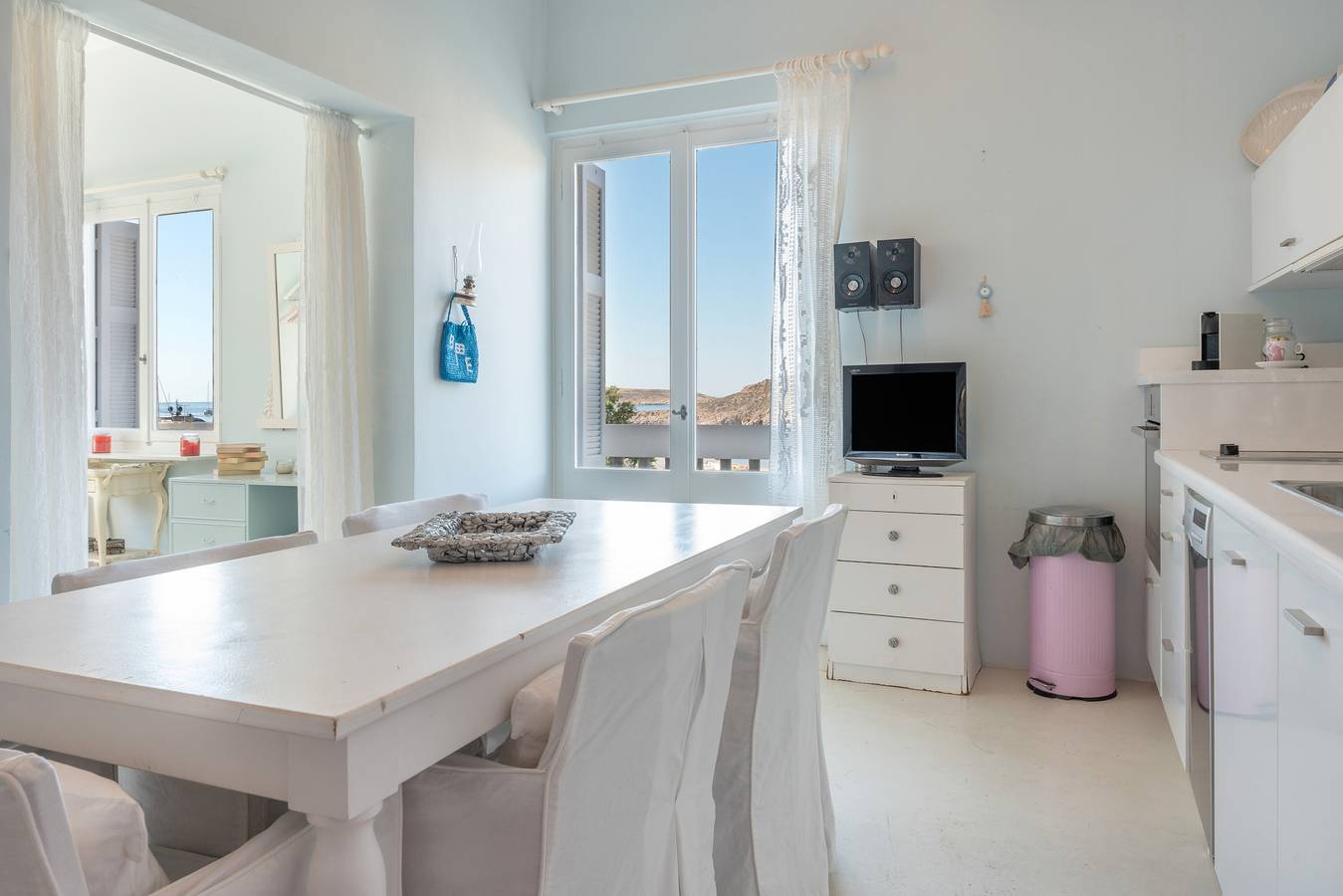 Entire apartment, Apartment 'Seaview House Upper Floor' with Sea View, Wi-Fi and Air Conditioning in Milos