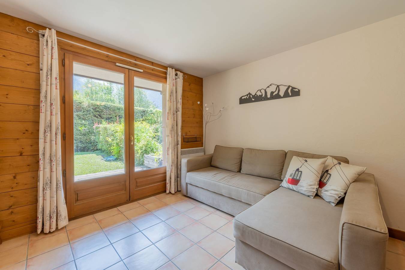 Entire apartment, Appartement Les Capucins jardin 2 - 104 in Chamonix-Mont-Blanc, Bonneville region