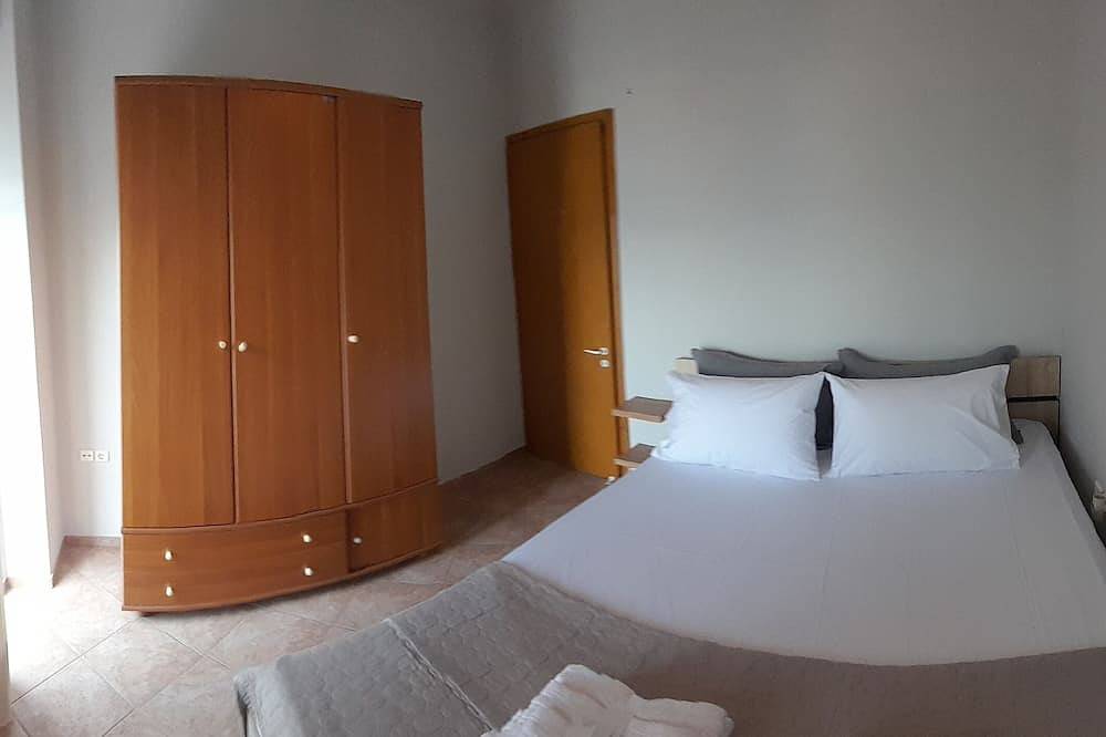 A cosy nest in the sea and sun. Family-sized house, 10 minutes from the beach. in Lesbos