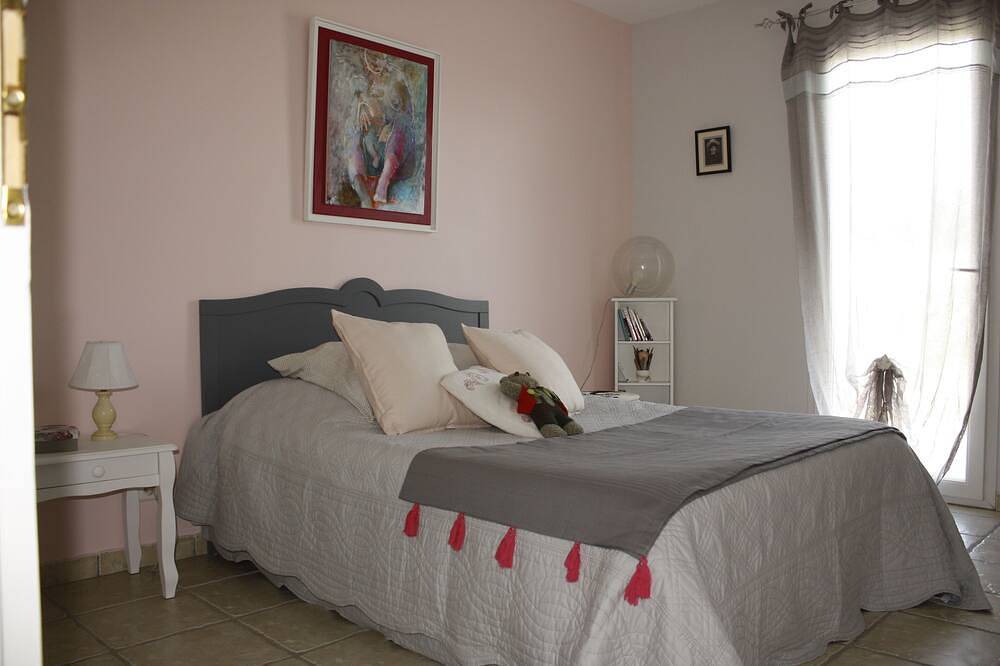 Pleasant house in Provence, Large terrace and enclosed garden, rated 3 stars in Saint-Chamas, Côte méditerranéenne (France)