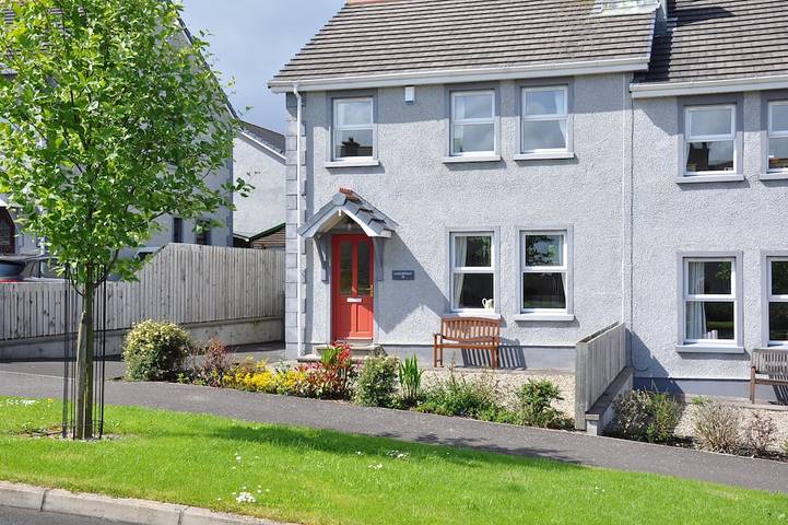 Cottage for 6 people, with Terrace and Garden in Bushmills