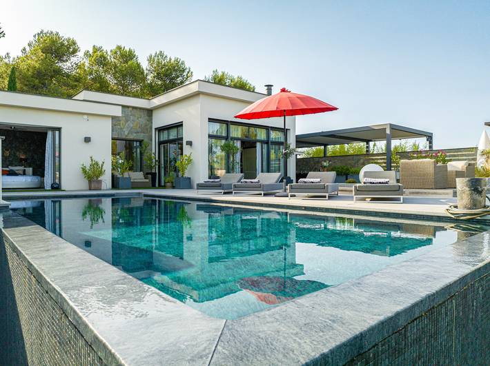 Villa pour 16 personnes, avec sauna ainsi que jacuzzi et jardin, animaux acceptés dans l' Hérault