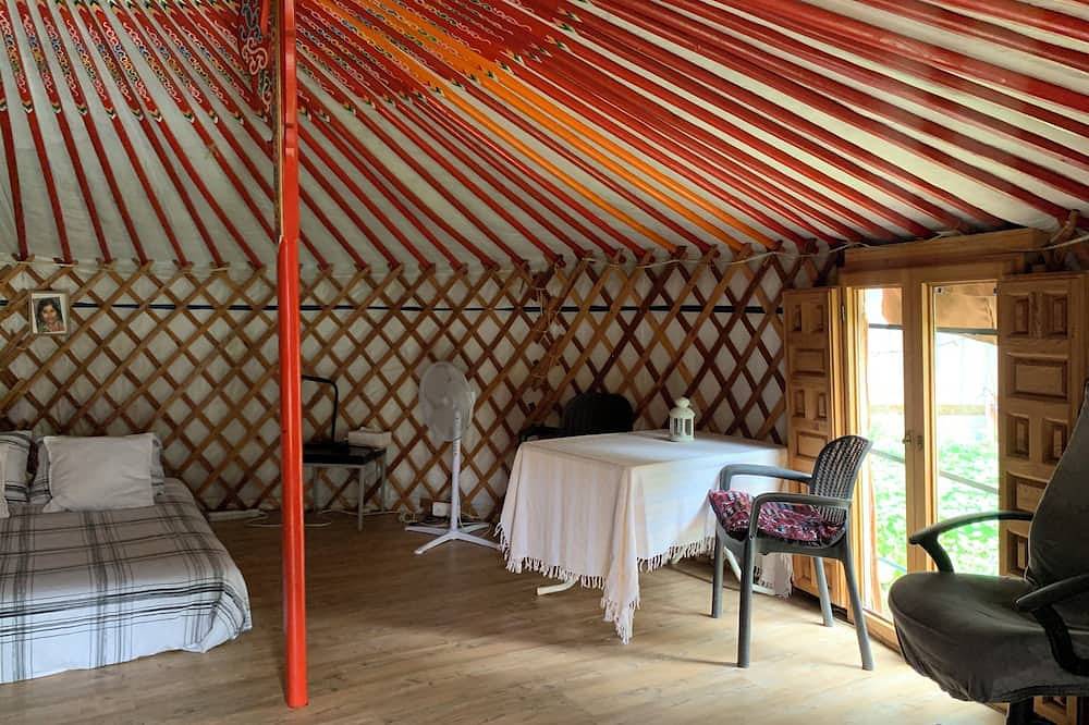 Charming yurt in a natural park in Fuencarral-El Pardo, Madrid