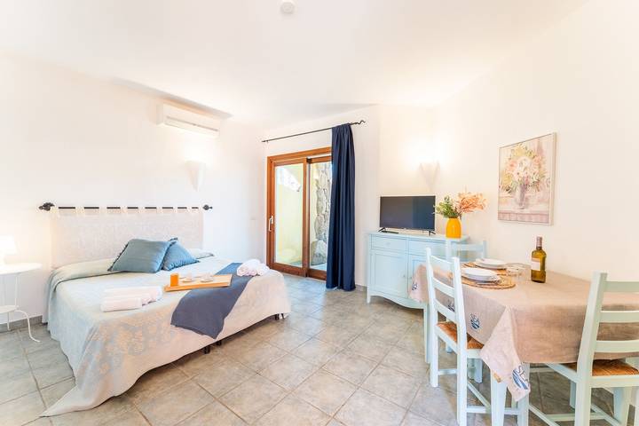 Studio entier, Studio en bord de mer dans une résidence verdoyante in Palau (town), Palau (Sardaigne)