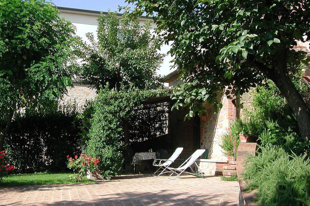 Schönes Studio in einem Park mit privatem Garten, Schwimmbad, Parkplatz in Sinalunga, Chianti