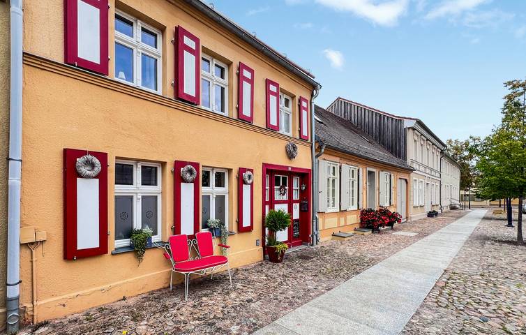 Ganze Ferienwohnung, Gartenappartement mit Parkplatz, Kochnische, Blick auf Rheinsberg in Rheinsberger See, Rheinsberg