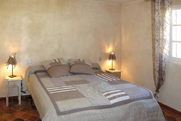 Location de vacances pour 6 personnes, avec Terrasse ainsi que Jardin et Piscine à La Môle - 3
