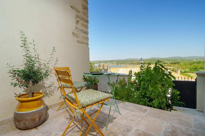 Gîte pour 2 personnes, avec terrasse ainsi que piscine et vue à Balaruc-le-Vieux - 2