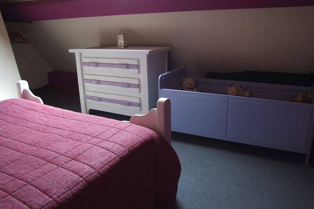 Cabaña típica en la campaña de Normandía in Plasnes, Región de Bernay