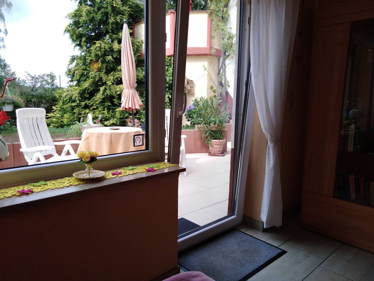 Ganze Wohnung, Ferienwohnung 'Sonnenblume' mit privater Terrasse, privatem Garten und Wlan in Daun, Vulkaneifel