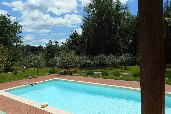 Gîte pour 2 personnes, avec jardin ainsi que piscine et terrasse