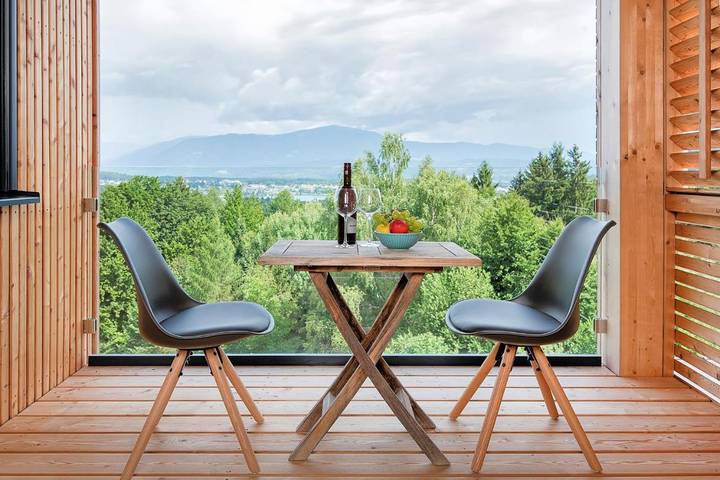 Ferienwohnung für 3 Personen, mit Balkon und Terrasse sowie Garten und Ausblick