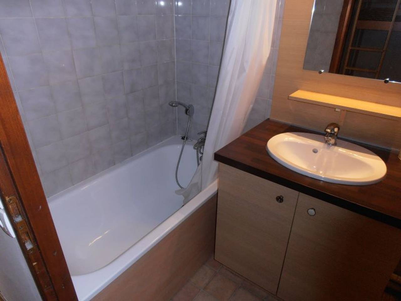 Entire studio, 2-Star Studio for 4 with Parking in Calm Area, Brides-les-Bains in Brides-les-Bains, Les Trois Vallées