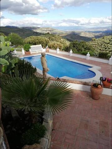 Gîte pour 3 personnes, avec jardin ainsi que piscine et vue à Loja