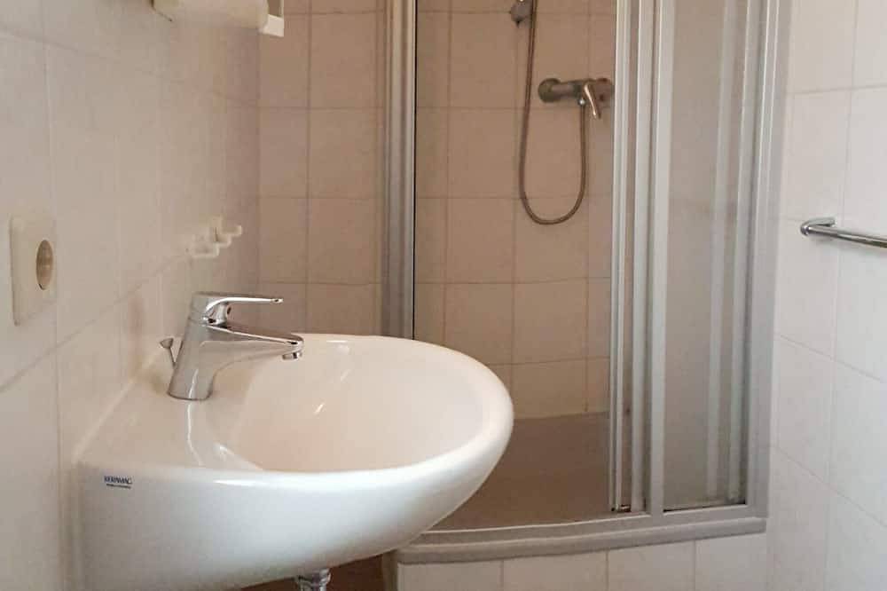 Ruhiges zentral gelegenes Ferienhaus mit  Sauna und Badezuber in Storkower See, Wendisch Rietz